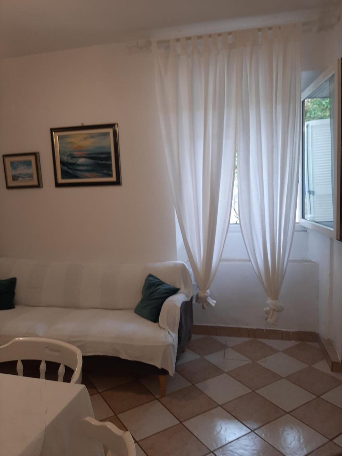 Miranda On The Apartment Barbat na Rabu